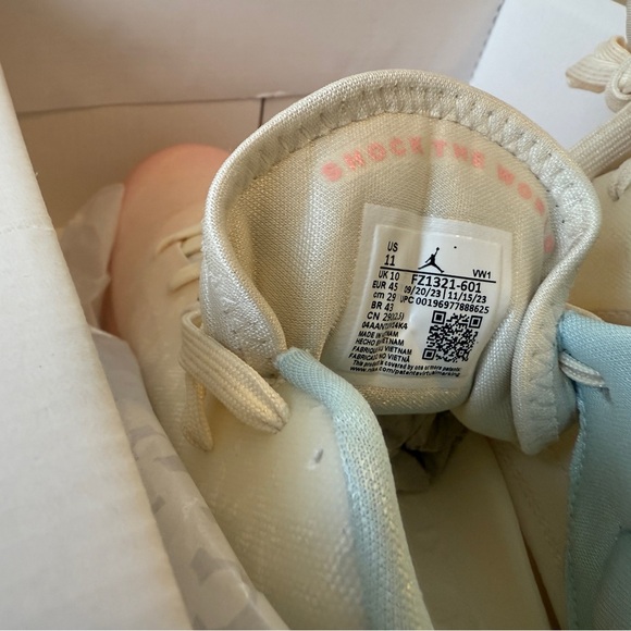 Zion Williams Nike Air Pastel Pink and Cream Sneakers main image 8